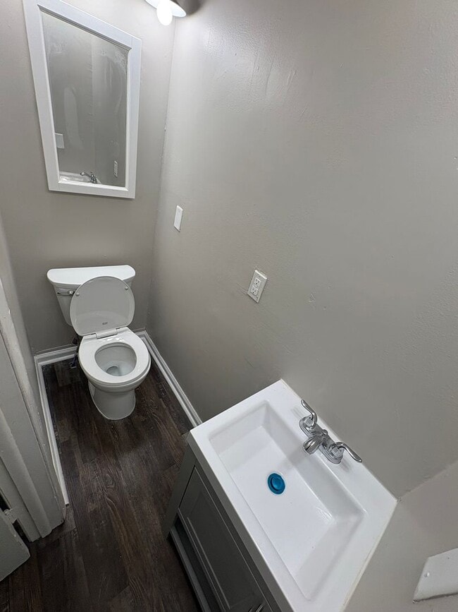 Foto del edificio - Newly Remodeled Westside 3 Bedroom Triplex  Near Lafayette Rd and Tibbs Avenue