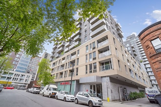 Building Photo - 1414-1414 Rue Chomedey