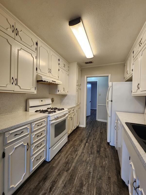 Building Photo - 420 Top Hill Dr