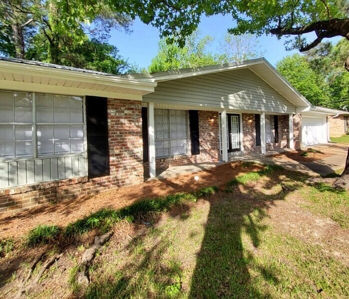 Primary Photo - Charming 3BR, 2BA brick ranch