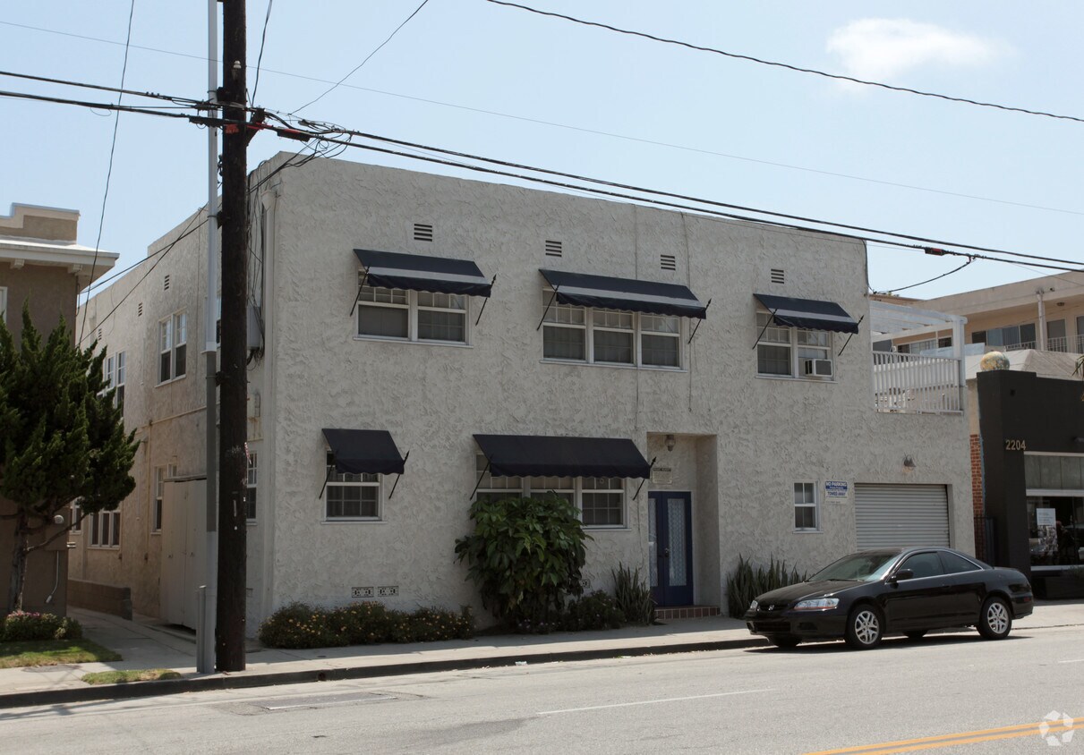 Building Photo - 2215 E 2nd St