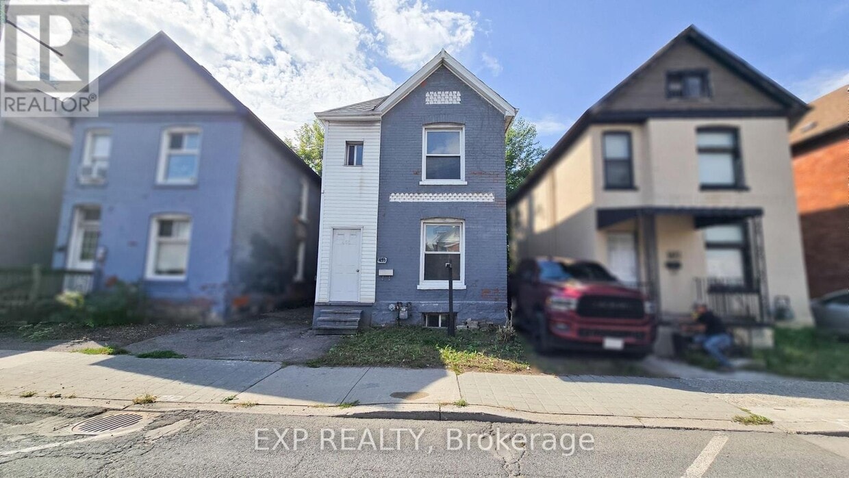 Primary Photo - 455 Main St W