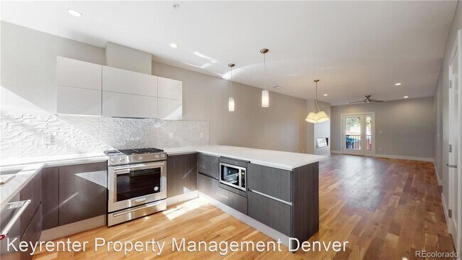 Building Photo - 3 br, 2.5 bath House - 1930 Grove St Unit 3