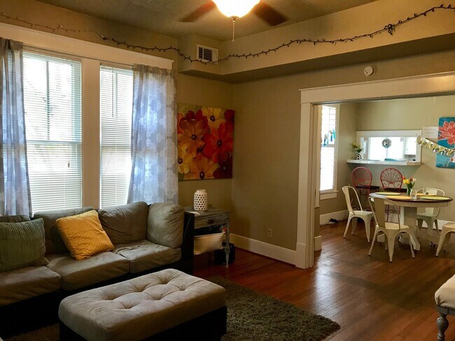 Building Photo - UT PRE-LEASE: Hyde Park 4 bed / 3 bath.  O...