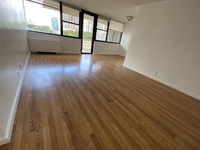 Building Photo - 280 Marin Blvd