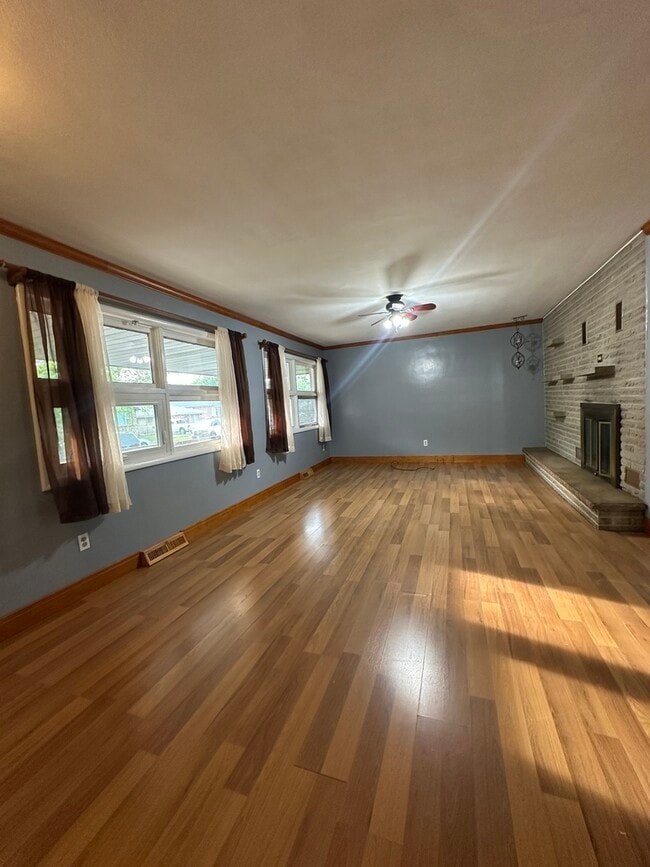 Building Photo - 14247 S Marquette Ave