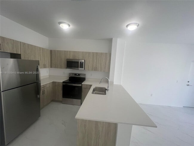 Foto del edificio - 1010 SW 69th Ave