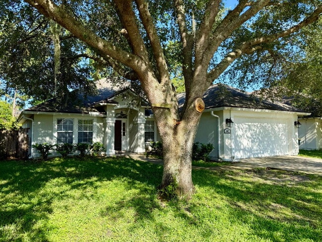 Building Photo - Stunning Lakefront Retreat: 3BR/2BA Home w...