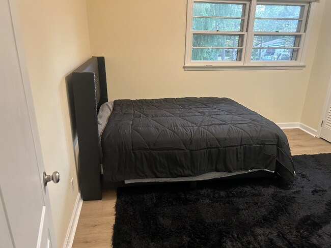 Foto del edificio - 2413 Placid Lake Dr