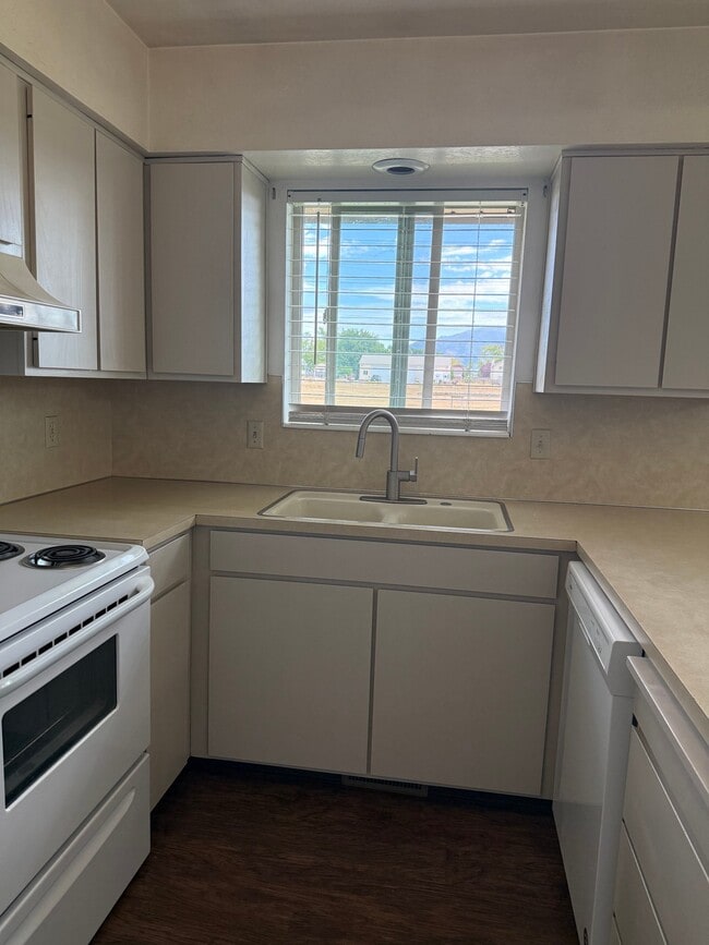 Building Photo - 29 S 1450 W