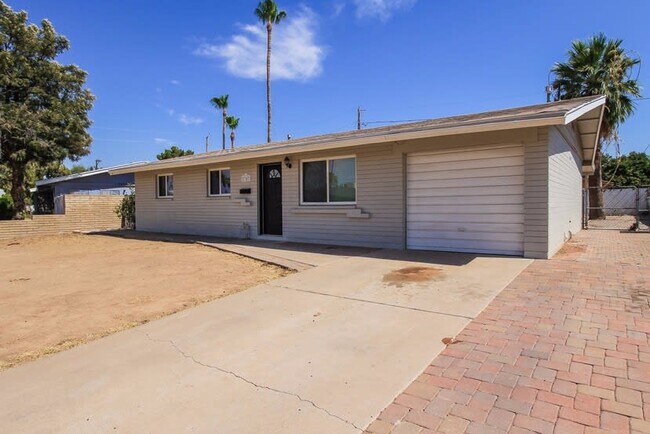 Building Photo - 2307 E Hillery Dr