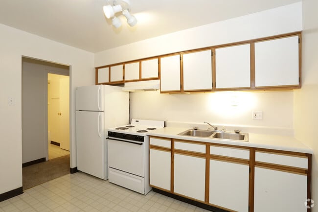 Kitchen - Carriage Creek Apartments
