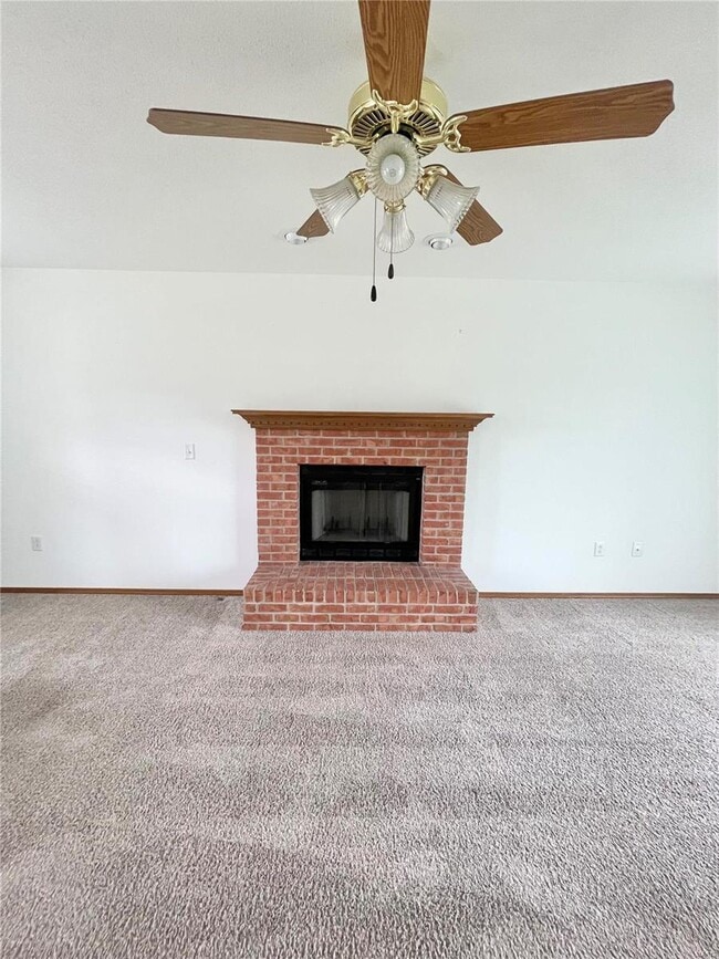 Building Photo - 2021 Killarney Dr