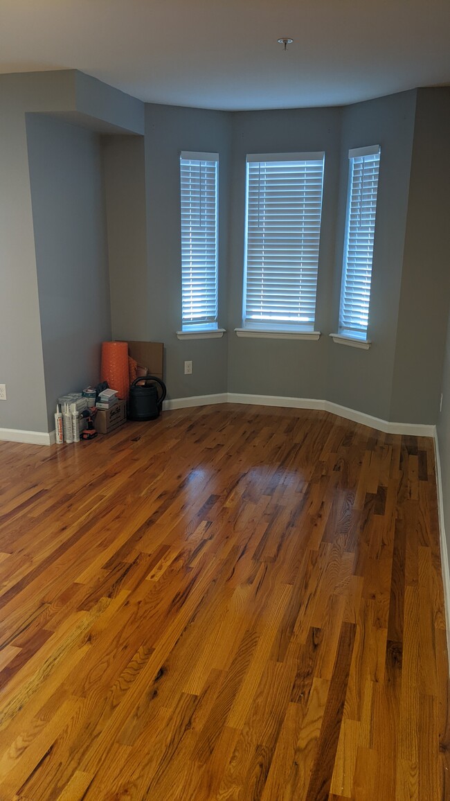 Living Room with Bay window - 149 Bellair Pl