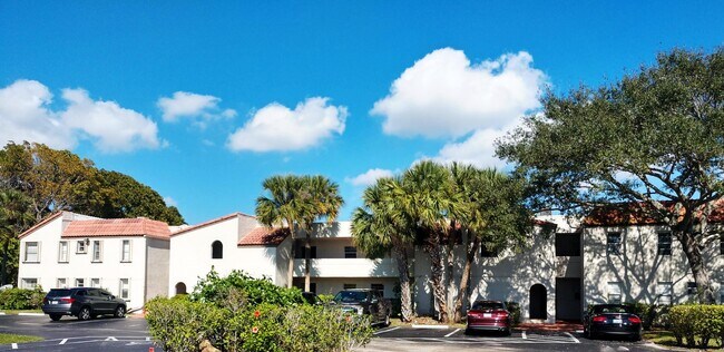 Building Photo - 7355 Woodmont Ter