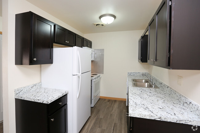 Full Kitchen Area - Chateau Townhomes