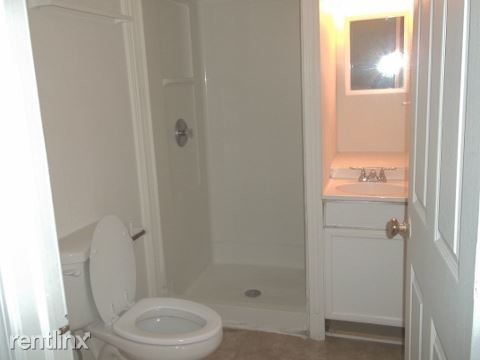 Building Photo - 8 br, 3.5 bath House - 720 Arbor St 720 Arbor