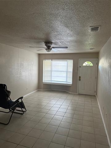 Foto del edificio - 1613 Whiteoak Dr