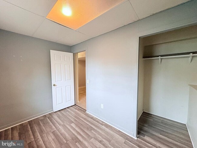 Building Photo - 2000 English Oak Ct