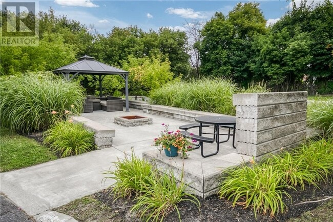 Building Photo - 347 Hyland Dr