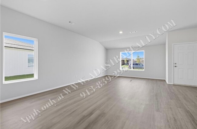 Foto del edificio - Brand New!! 3 Bed 2 Bath Home in Edgerton-Coming SOON!!
