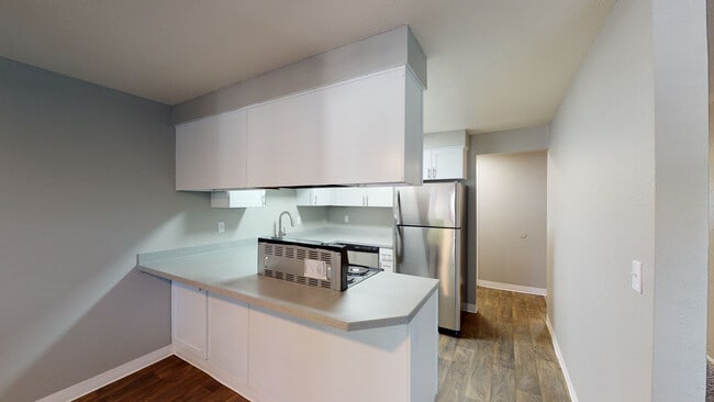 Building Photo - Eleven Pines