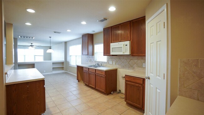 Building Photo - 16526 Bristle Creek Dr