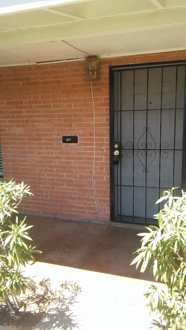 Foto del edificio - 1 BR  1 BA 19th Ave & Indian School Rd.
