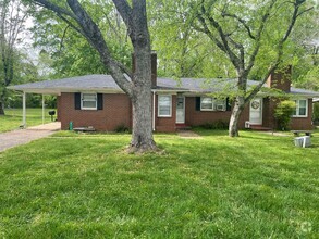 826 Meadow Ln