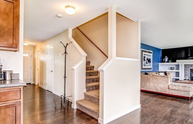 Building Photo - Kentlake Highlands 3 bedroom, 2.5 bath beautiful home!