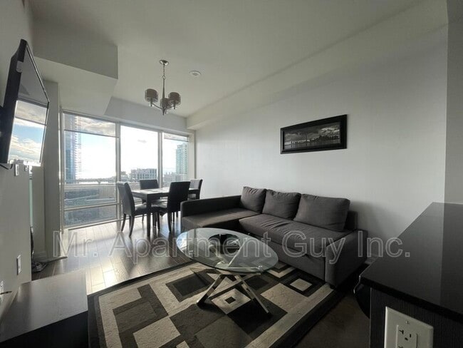 Photo du bâtiment - 8 The Esplanade