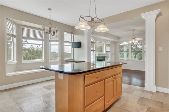 Building Photo - 5913 Mountain Villa Dr