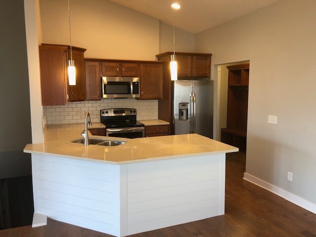 Foto del edificio - 3716 Marigold Dr