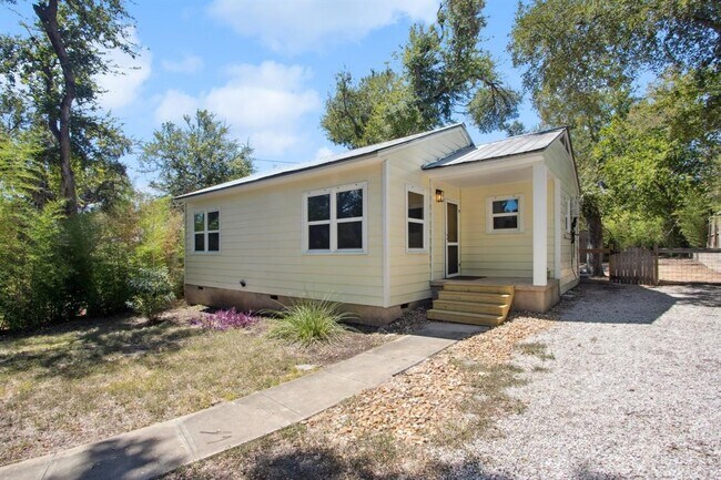 Building Photo - 3210 Larry Ln