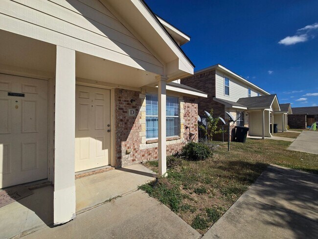 Building Photo - RENT REDUCTION - AVAILABLE NOW!