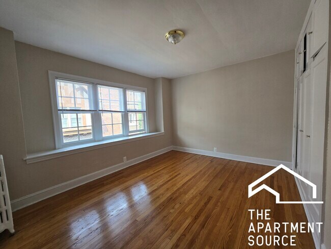 Building Photo - 1107 Lake St