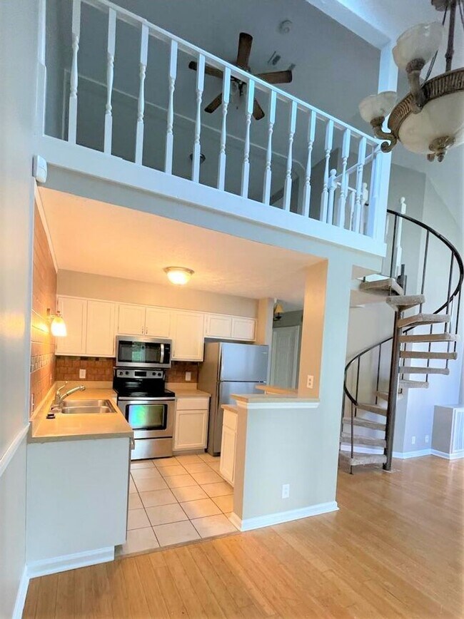 Foto del edificio - 2 Bedroom Condo in Beautiful Location