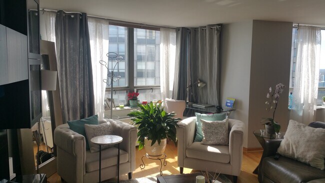 Foto del edificio - 5701 N Sheridan Rd