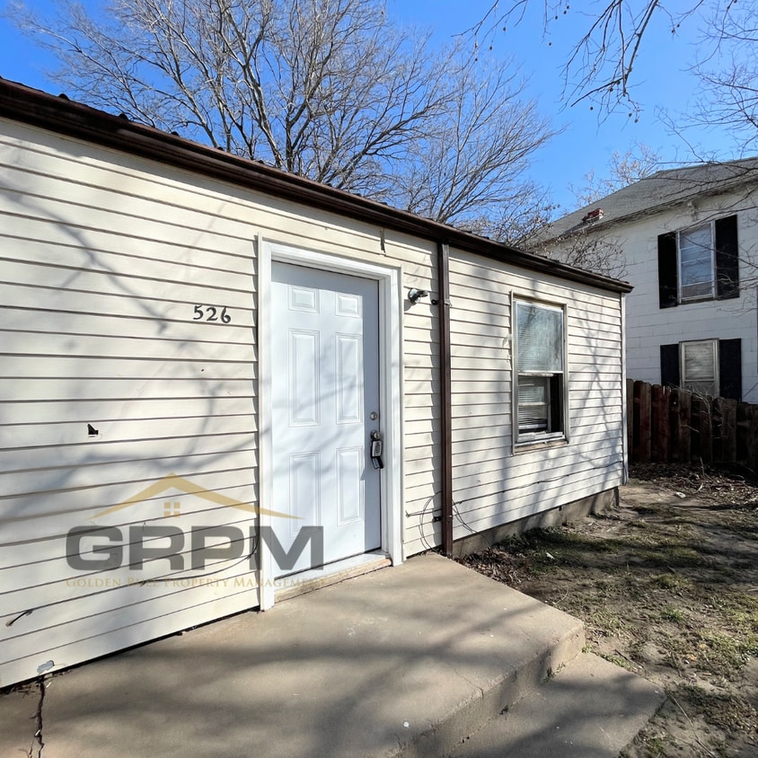 Foto principal - Remodeled One Bedroom Duplex