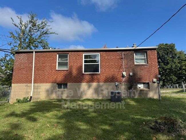Foto del edificio - 7738 Canton Ave