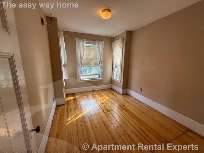 Foto del edificio - 57 Rindge Ave