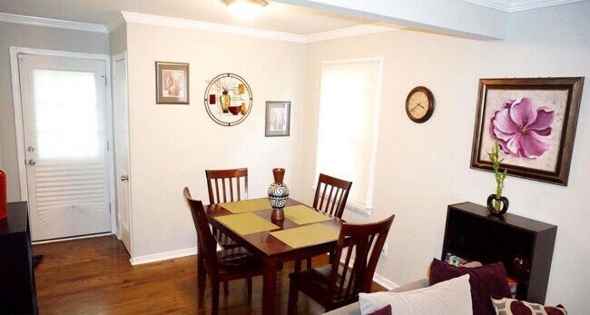Dining - 5805 Choctaw Dr