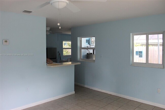 Foto del edificio - 5050 SE Ebbtide Ave