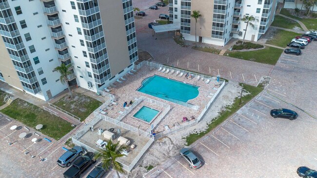 Foto del edificio - 5600 Bonita Beach Rd SW