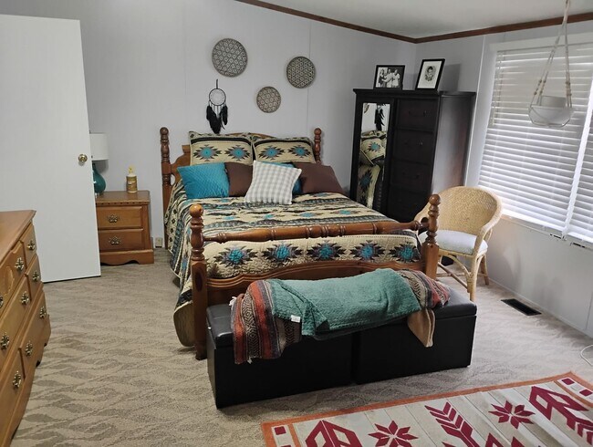 Foto del edificio - Furnished 3 Bedroom, 2 Bathroom Home in Moriarty, NM