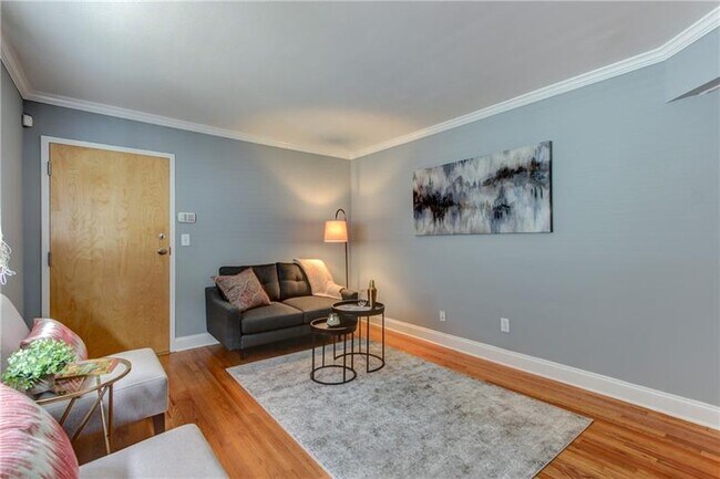 Foto del edificio - 798 St Charles Ave NE