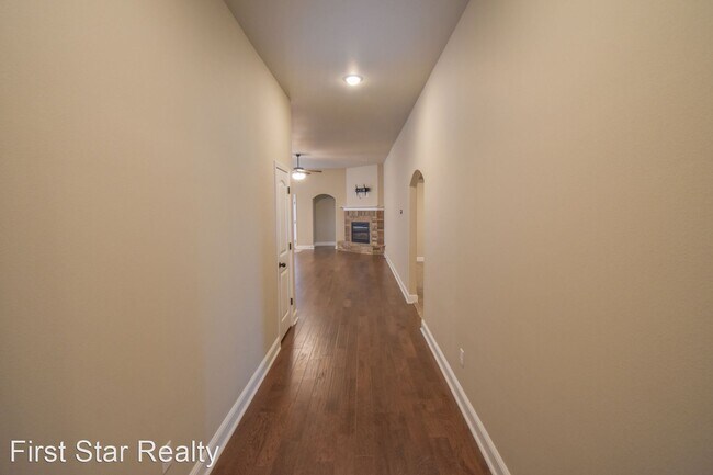 Foto del edificio - 4 br, 2 bath House - 6106 NW Sherman St