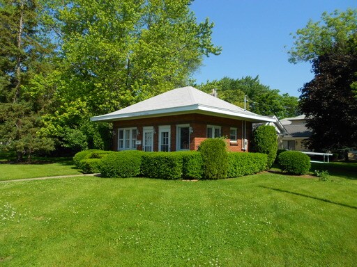 Primary Photo - 262 E Belvidere Rd