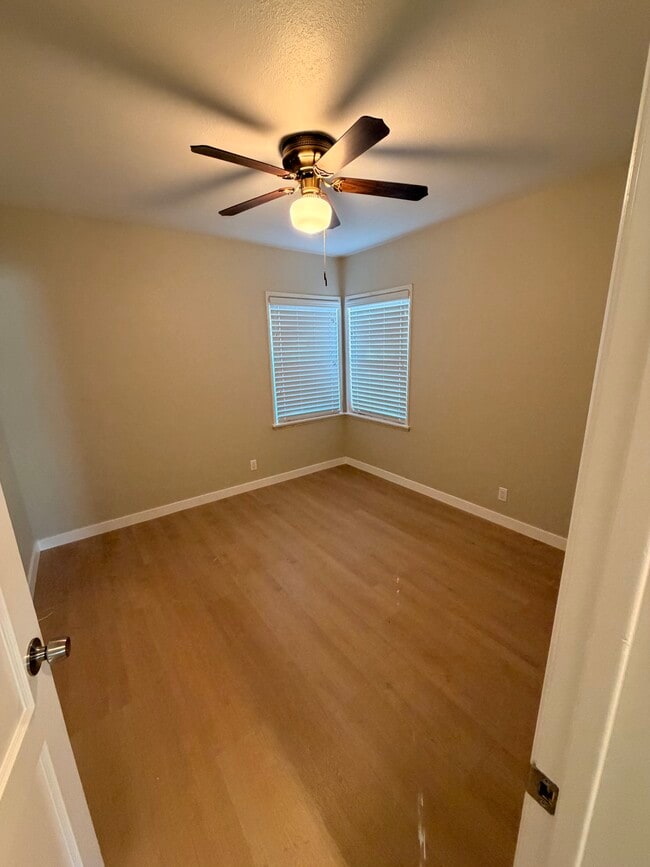 Foto del edificio - 13247 Columbia Way