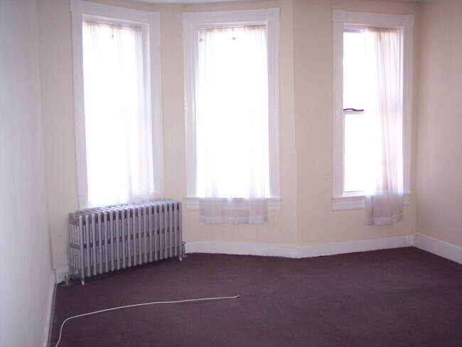 Building Photo - Historic 3 Bedroom Townhome in Hampden!